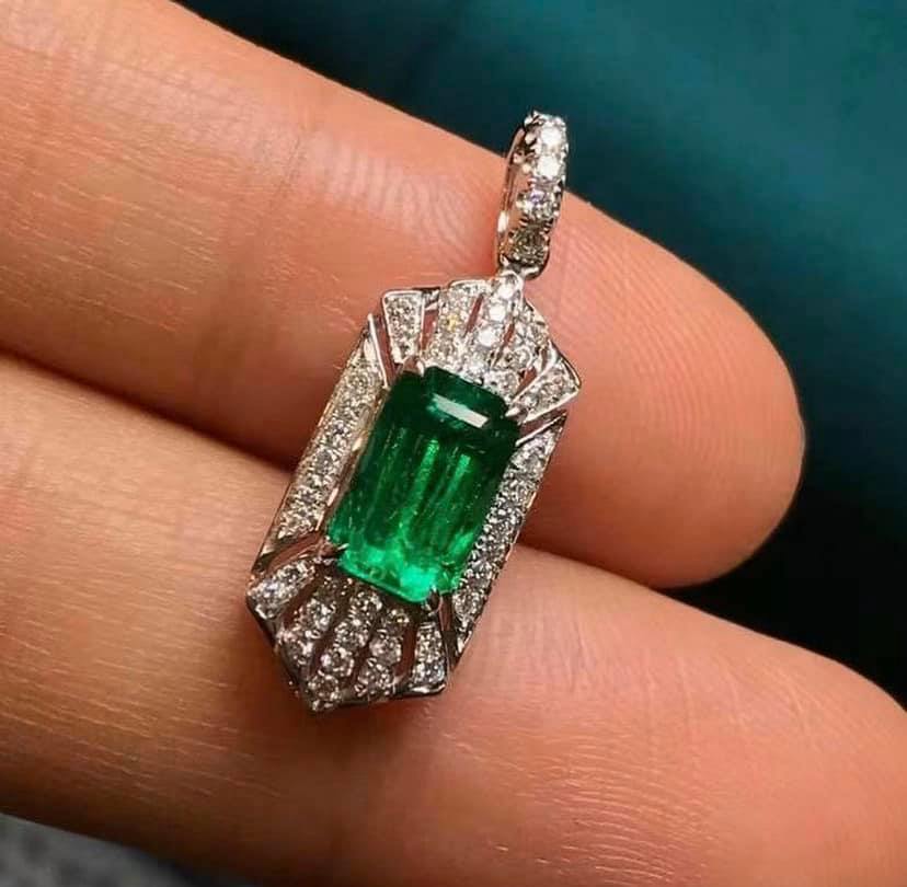 1.26ct Vivid Green Emerald