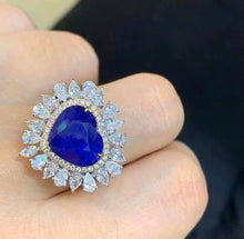 Load image into Gallery viewer, 7ct HEART UNHEATED Royal Blue Sapphire
