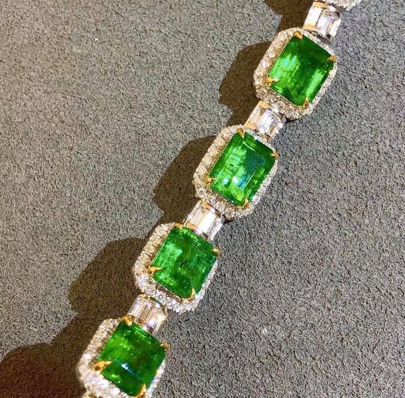 7.86ct Vivid Green Emerald (Electric Green Color)