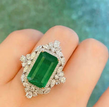 Load image into Gallery viewer, 5ct Vivid Green Emerald
