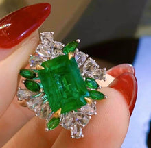 Load image into Gallery viewer, 5ct Vivid Green Emerald
