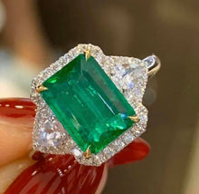 Load image into Gallery viewer, 2.5ct Vivid Green Emerald, INSIGNIFICANT OIL!
