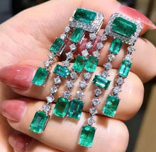 Load image into Gallery viewer, 9.5ct Vivid Green Emerald
