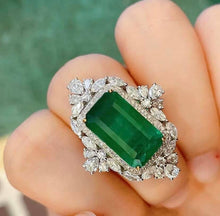 Load image into Gallery viewer, 5ct Vivid Green Emerald
