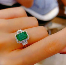 Load image into Gallery viewer, 2.15ct Vivid Green Emerald, INSIGNIFICANT OIL

