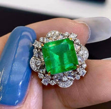 Load image into Gallery viewer, 4.2ct COLUMBIA Vivid Green Emerald (near MUZO color)
