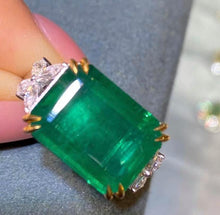 Load image into Gallery viewer, 8.75ct Vivid Green Emerald
