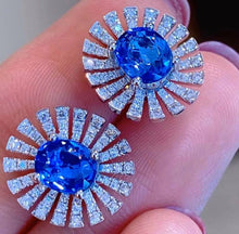 Load image into Gallery viewer, 2.2ct Cornflower Blue Sapphire
