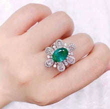 Load image into Gallery viewer, 3ct Vivid Green Emerald
