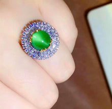 Load image into Gallery viewer, 3.59ct CATS EYE EMERALD! (9.5*9.5)
