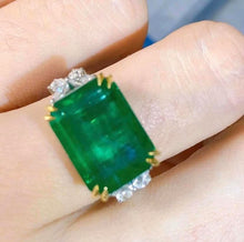 Load image into Gallery viewer, 8.75ct Vivid Green Emerald
