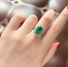 Load image into Gallery viewer, 3.81ct Vivid Green Emerald
