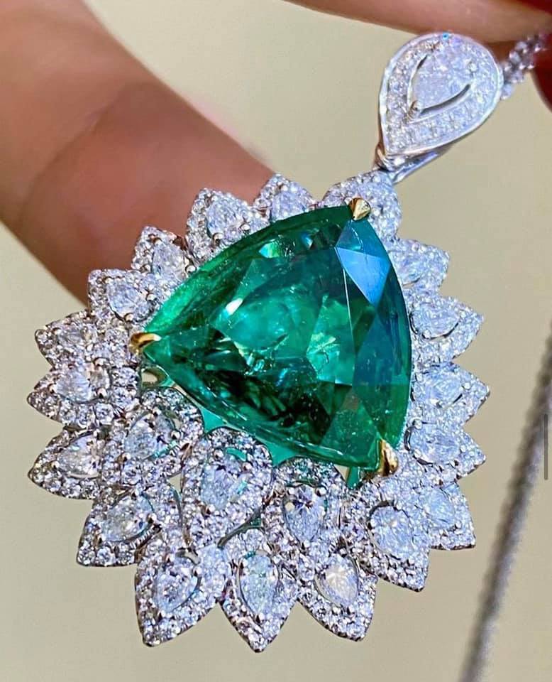 5.82ct Vivid Green Emerald