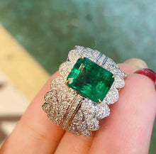 Load image into Gallery viewer, 3.05ct Vivid Green Emerald
