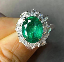 Load image into Gallery viewer, 4.23ct Vivid Green Emerald
