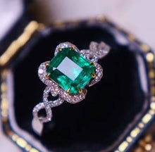 Load image into Gallery viewer, 1.07ct Vivid Green Emerald (7*7.5)
