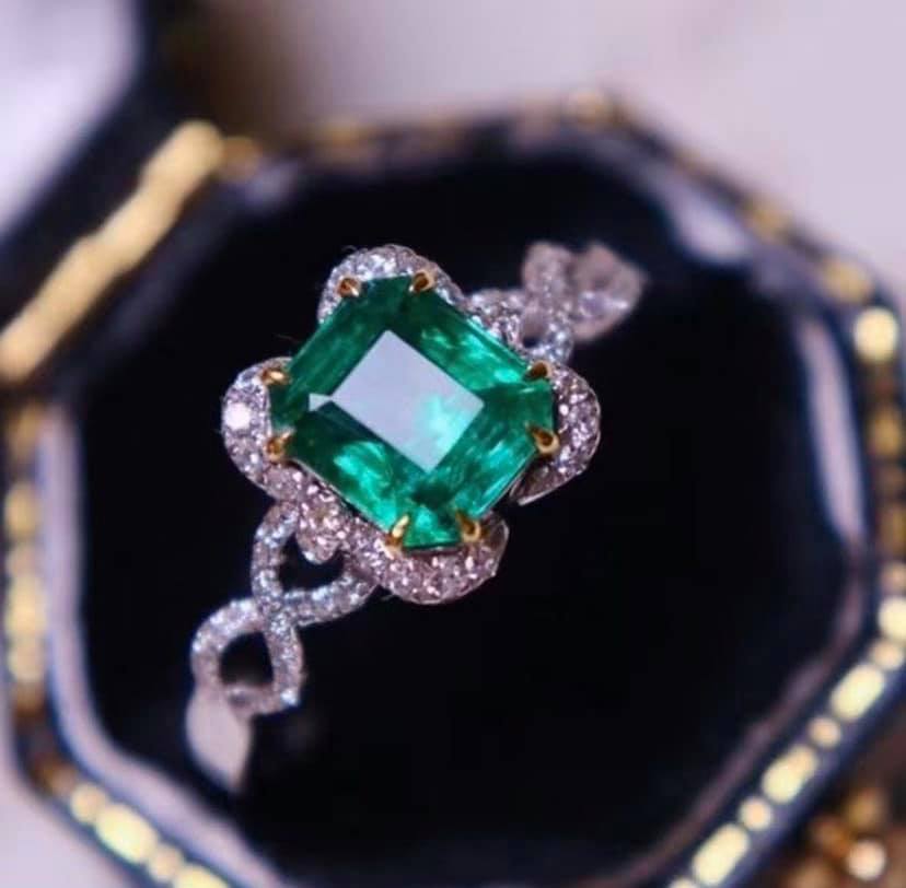 1.07ct Vivid Green Emerald (7*7.5)