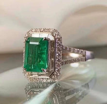 Load image into Gallery viewer, 3.81ct Vivid Green Emerald
