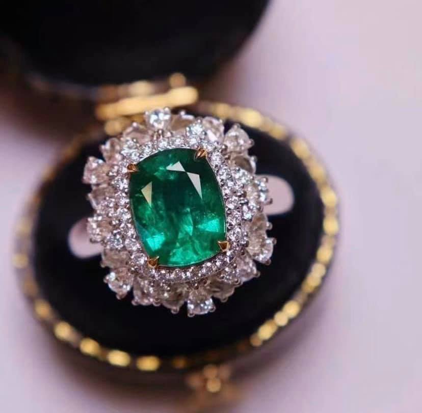 2.136ct Vivid Green Emerald