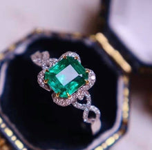 Load image into Gallery viewer, 1.07ct Vivid Green Emerald (7*7.5)
