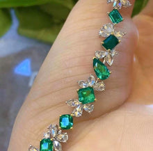 Load image into Gallery viewer, 4.25ct COLUMBIA Vivid Green Emerald
