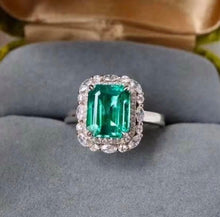 Load image into Gallery viewer, 2.21ct Vivid Green Emerald, GLASSY LOOK!!! Insignificant Oil!!!
