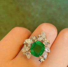 Load image into Gallery viewer, 4.6ct Vivid Green Emerald
