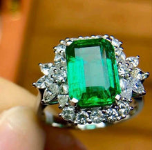 Load image into Gallery viewer, 3.5ct Vivid Green Emerald
