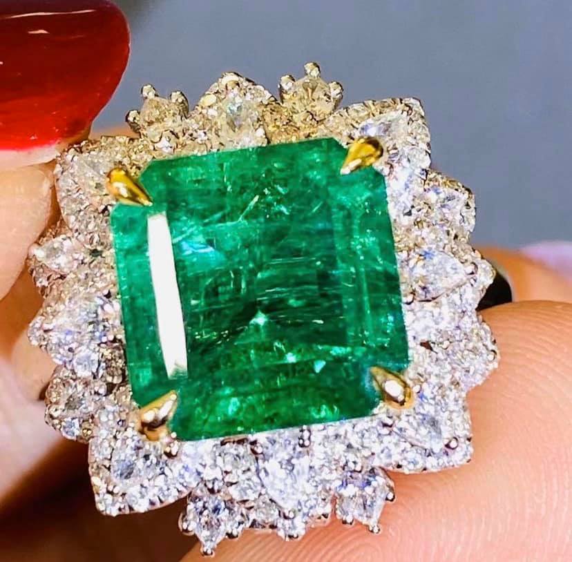 4.63ct Vivid Green Emerald, GLASSY Look!