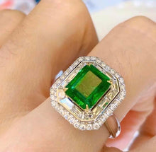 Load image into Gallery viewer, 2.5ct Vivid Green Emerald
