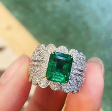 Load image into Gallery viewer, 3.05ct Vivid Green Emerald
