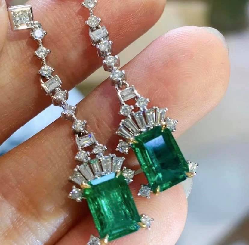 3.16ct Vivid Green Emerald