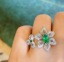 Load image into Gallery viewer, Vivid Green Emerald

