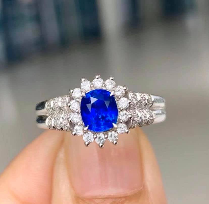 1.05ct Royal Blue Sapphire