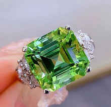 Load image into Gallery viewer, 11ct Apple Green Tourmaline
