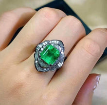 Load image into Gallery viewer, 4.09ct COLUMBIA Vivid Green Emerald
