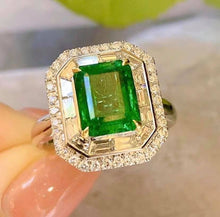 Load image into Gallery viewer, 2.5ct Vivid Green Emerald
