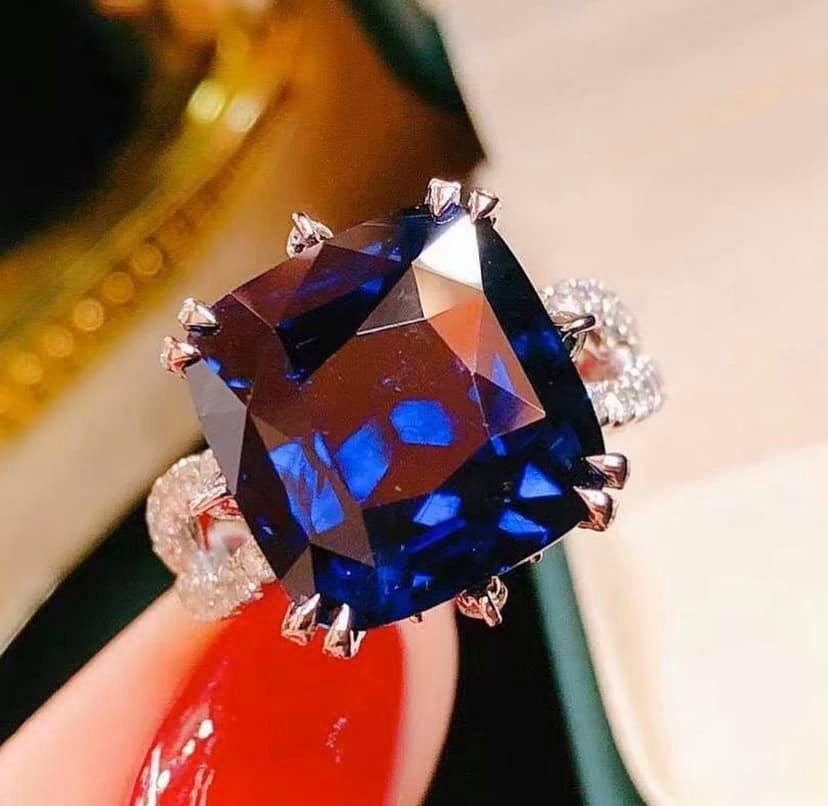 11.58ct Royal Blue Sapphire