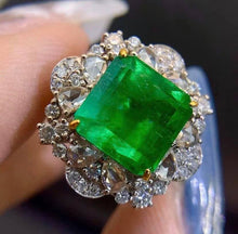 Load image into Gallery viewer, 4.2ct COLUMBIA Vivid Green Emerald (near MUZO color)
