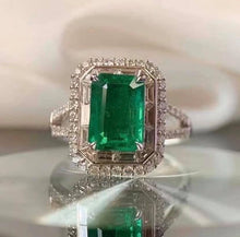Load image into Gallery viewer, 3.81ct Vivid Green Emerald

