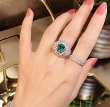 Load image into Gallery viewer, 2.134ct COLUMBIA Vivid Green Emerald, GLASSY LOOK!!!
