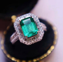Load image into Gallery viewer, 2.3ct Vivid Green Emerald, INSIGNIFICANT OIL!!
