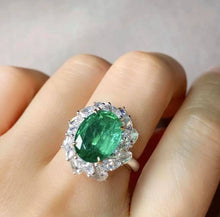 Load image into Gallery viewer, 4.23ct Vivid Green Emerald
