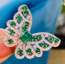 Load image into Gallery viewer, 3.88ct Vivid Green Emerald
