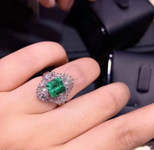 Load image into Gallery viewer, 1.79ct COLUMBIA Vivid Green Emerald
