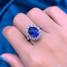 Load image into Gallery viewer, 5.6ct Royal Blue Sapphire
