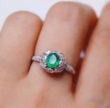 Load image into Gallery viewer, 0.65ct COLUMBIA MUZO Green Color Emerald
