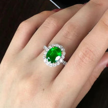Load image into Gallery viewer, 2.7ct Vivid Green Emerald
