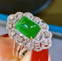 Load image into Gallery viewer, 2.4ct Vivid Green Emerald

