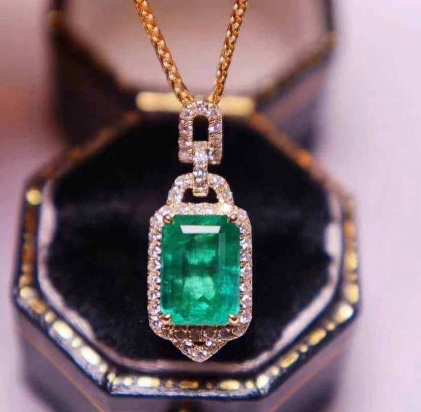 1.8ct Vivid Green Emerald